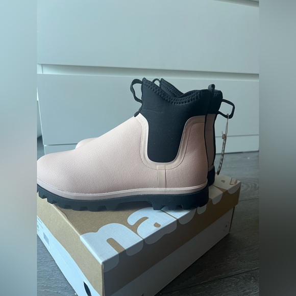 Native ‘Islington Treklite” Brand New women’s boots - Picture 6 of 8